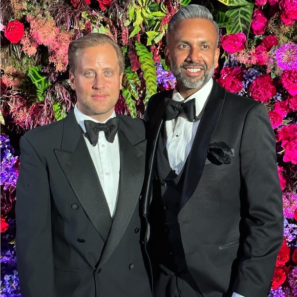 Martin; @TheFashionableCouple - Picture 12 of 16